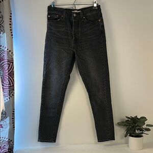 Levi’s Wedgie Skinny Jeans size 28 Black High-Waisted Jeans